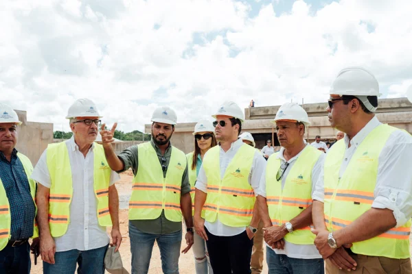 Ministro Bonilla supervisa avances en construcción de Centro Correccional Preventivo de Anamuya, Higüey