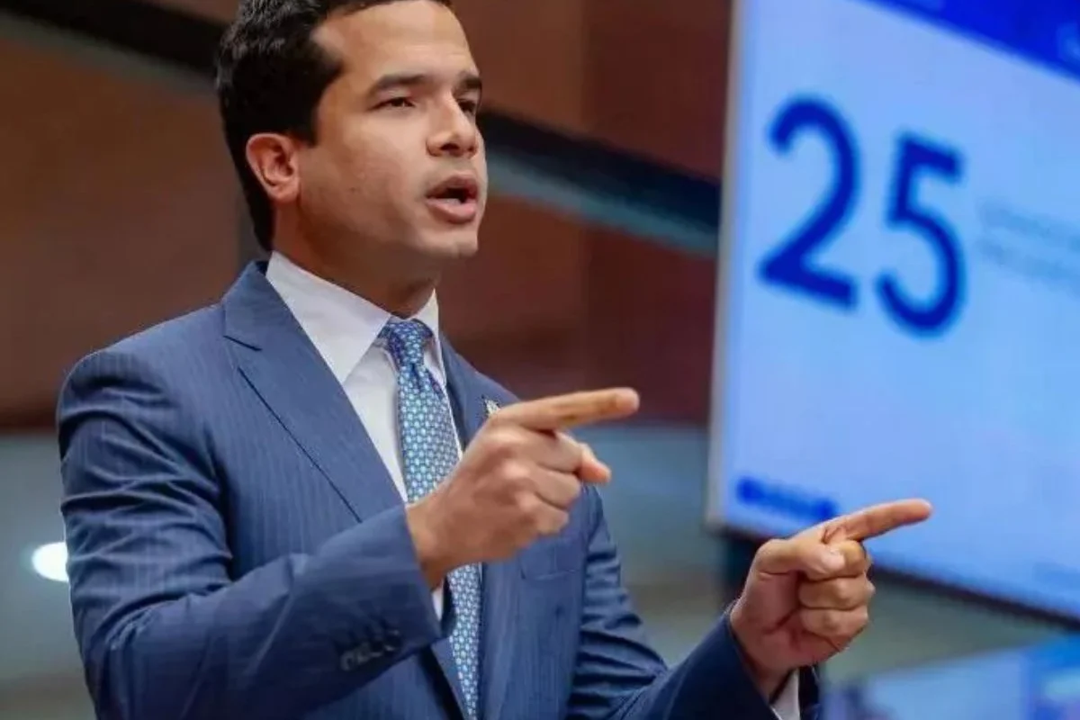Omar recalca ante líderes republicanos la necesidad de aplicar 80-20 en mercado laboral dominicano