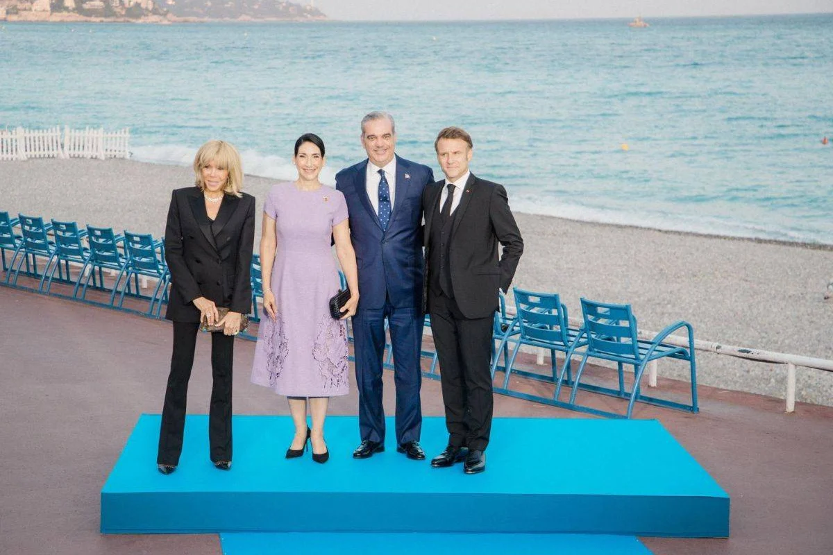 Presidente Abinader y Primera Dama son recibidos por el presidente Macron y su esposa en Cena de Gala