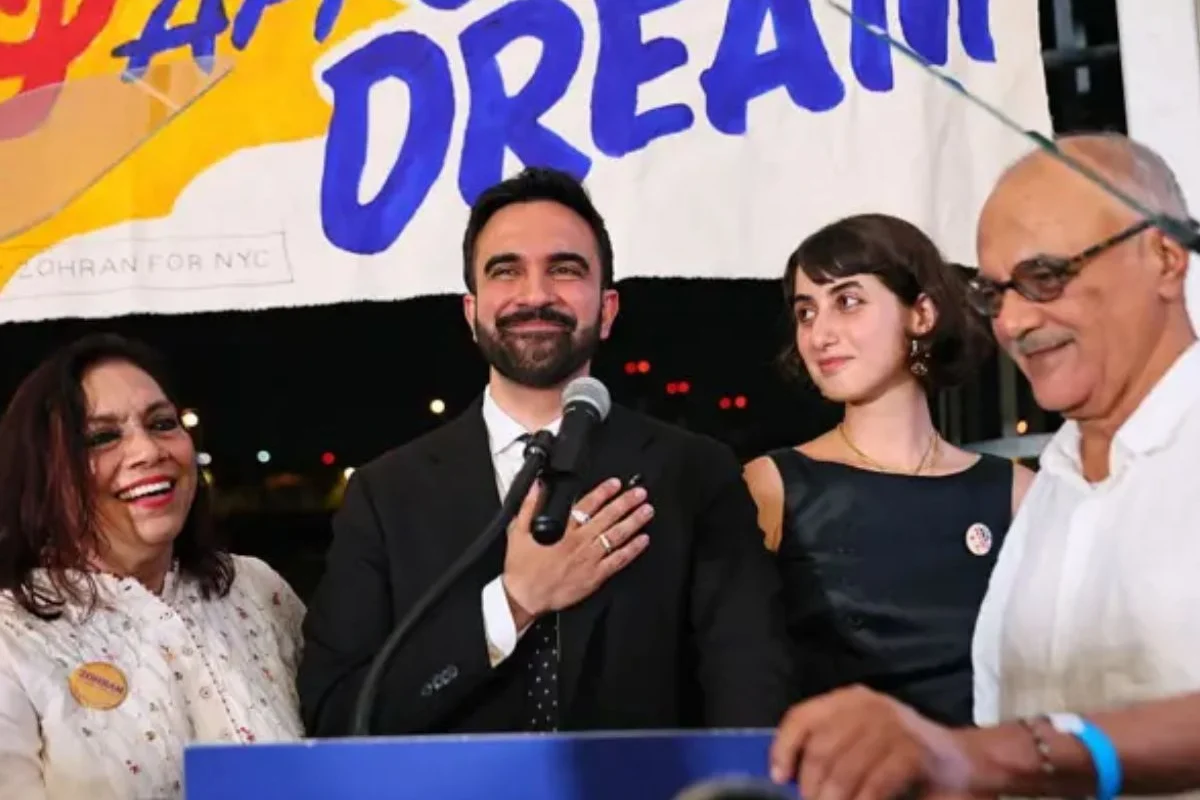 ¿Quién es Zohran Mamdani, el joven que podría convertirse en el primer alcalde musulmán de Nueva York?