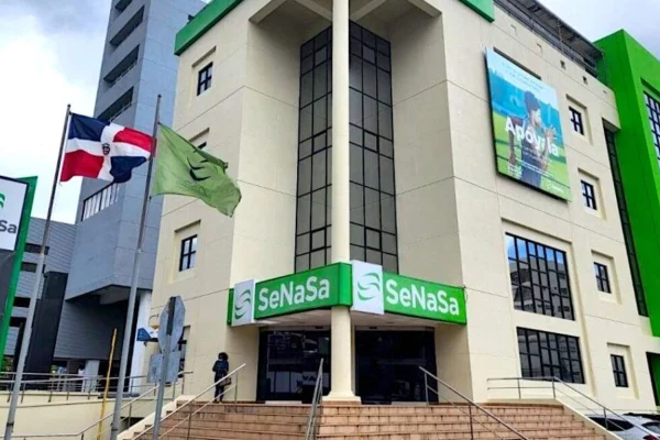 Abinader acusa a la oposición de querer dejar sin seguro a millones de dominicanos