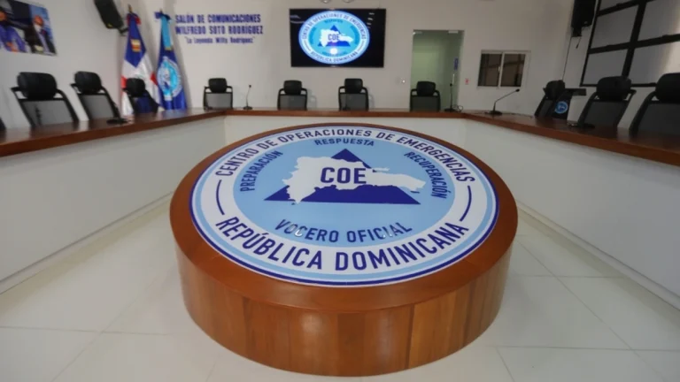 COE levanta prohibición en playas del Atlántico mientras el huracán Erin se aleja del país