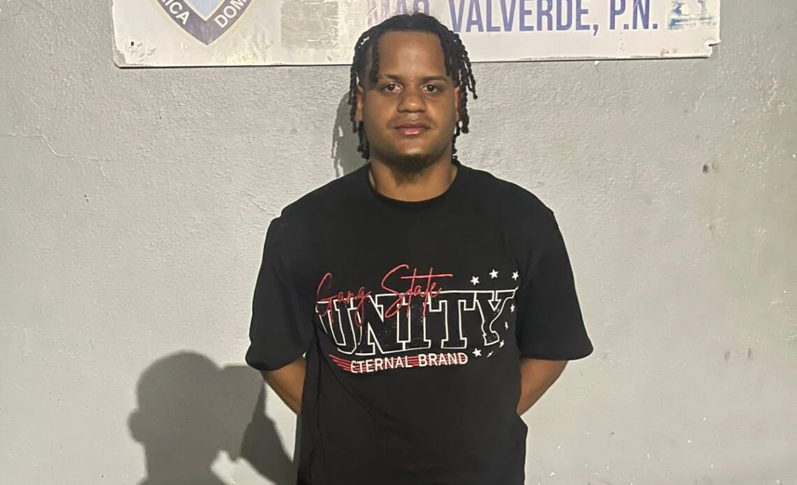 PN detiene yipeta con 21 haitianos indocumentados en Laguna Salada; apresa al conductor