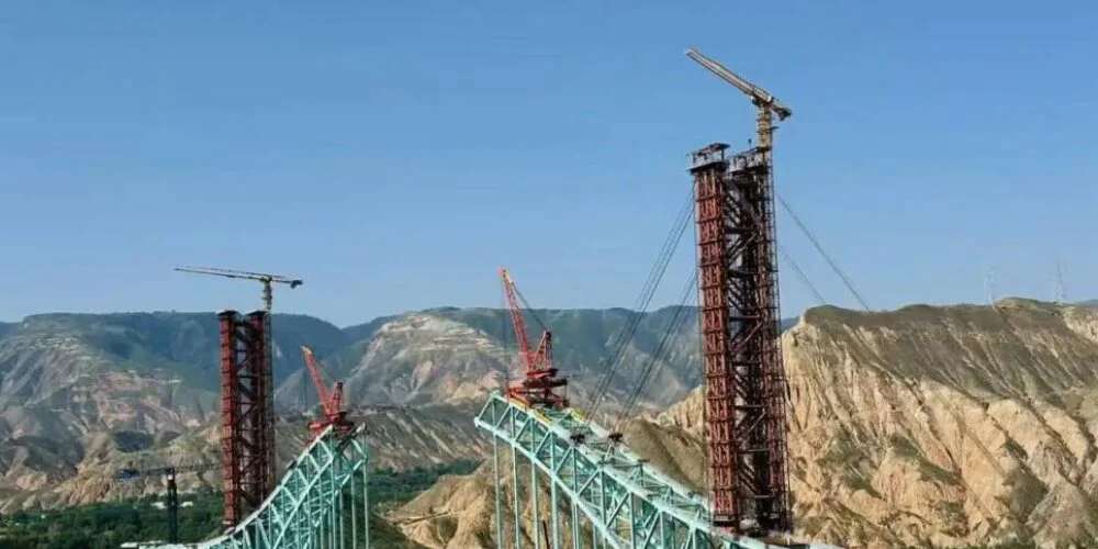 Al menos 12 muertos y 4 desaparecidos en un accidente en un puente en obras en China