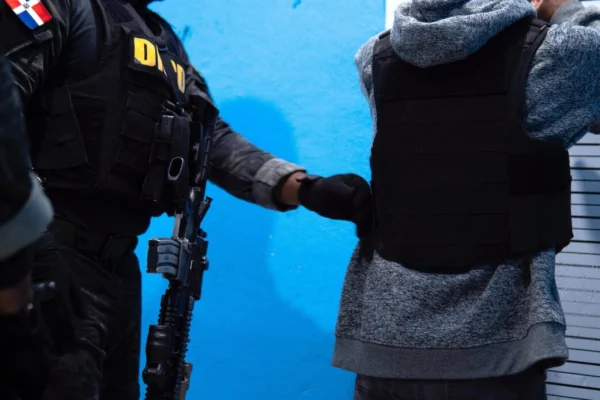 Autoridades capturan y deportan a uno de los fugitivos más buscados de Panamá