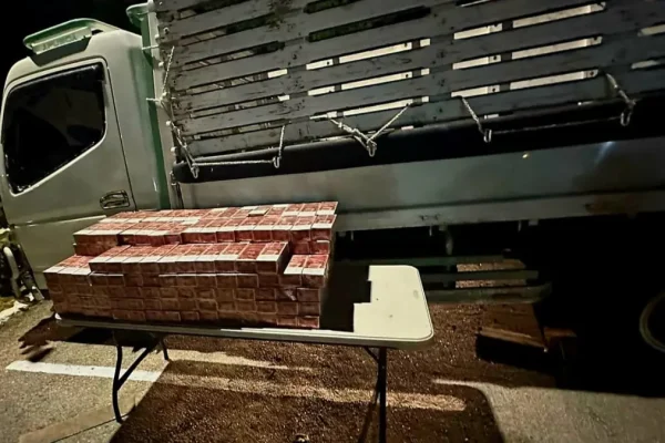 Ejército incauta contrabando de 50 mil cigarrillos ocultos en un camión