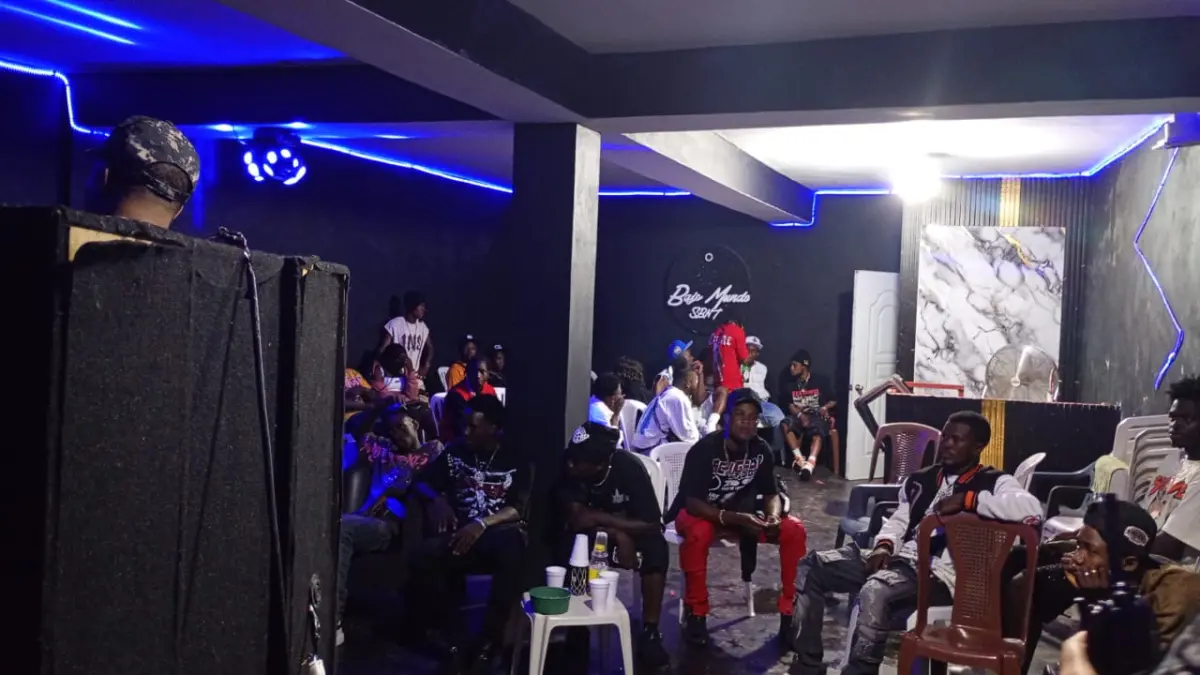DGM desmantela fiesta clandestina y detiene 27 haitianos indocumentados en Jarabacoa